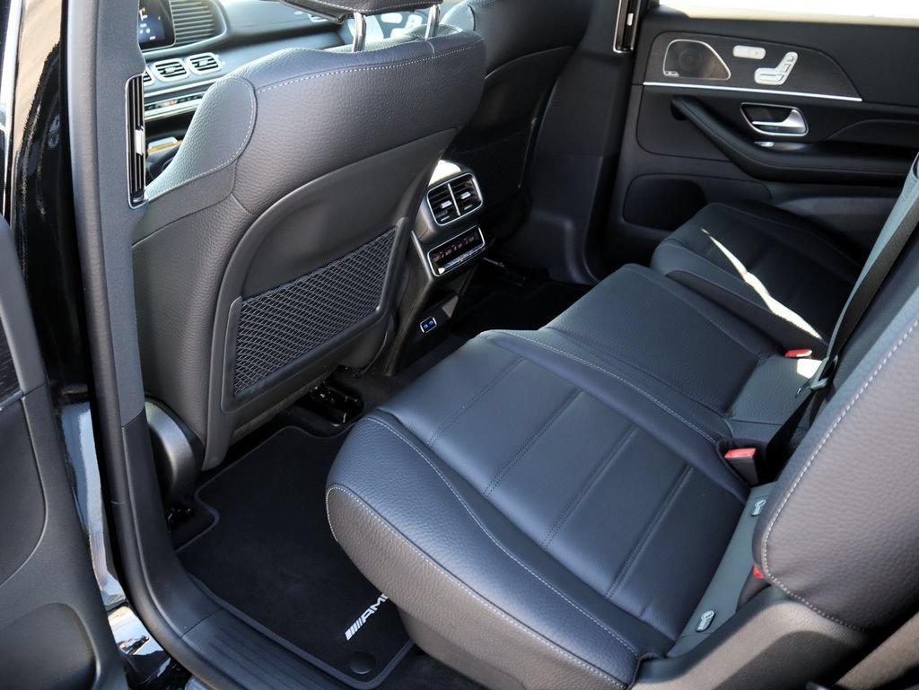 Used 2025 Mercedes-Benz GLS 580 4MATIC image 7