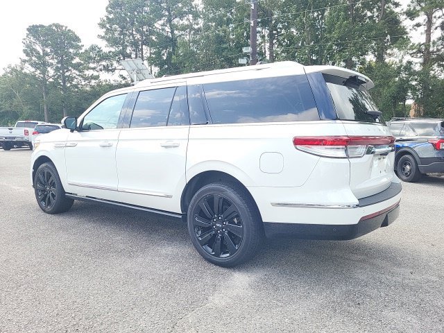 Used 2022 Lincoln Navigator L Reserve RWD image 3