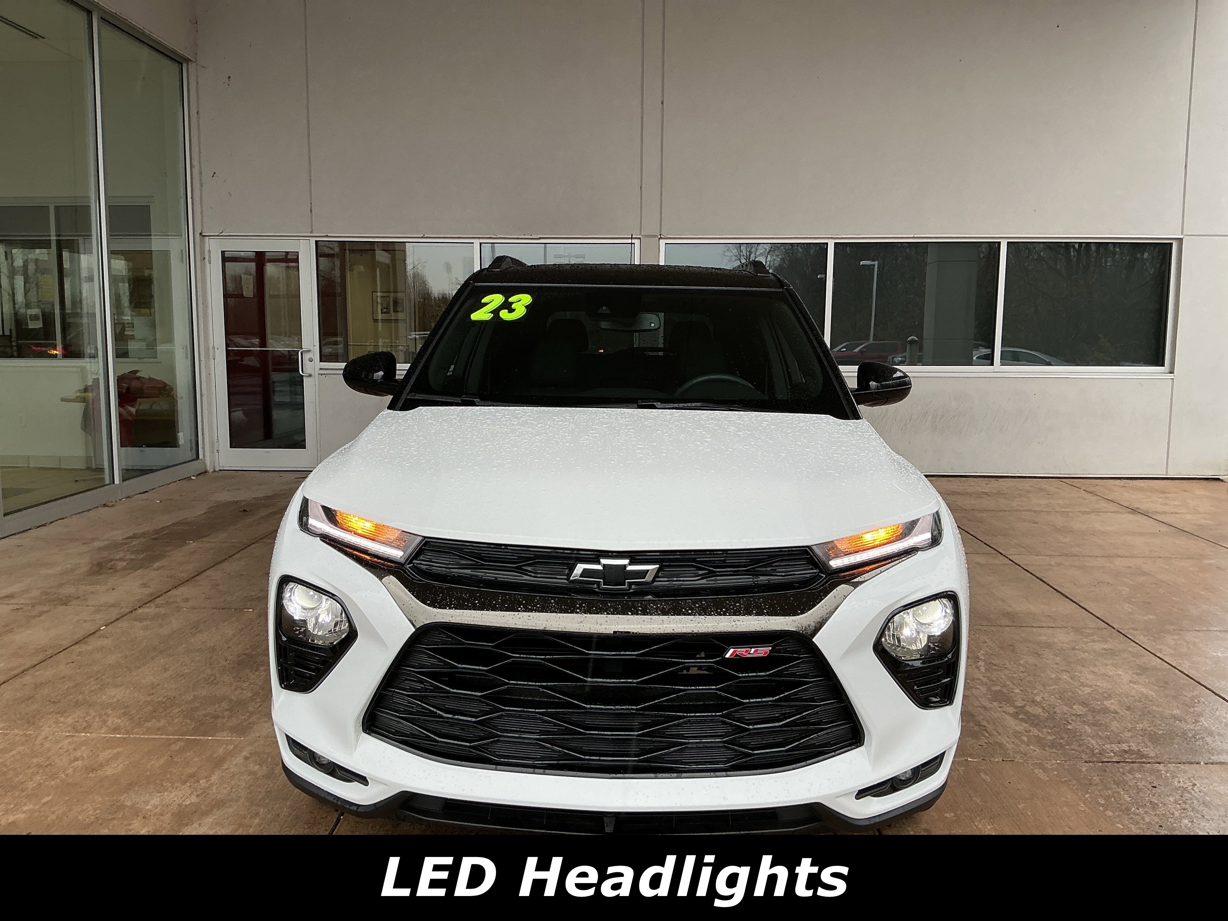 Used 2023 Chevrolet TrailBlazer RS w/ Sun and Liftgate Package image 2