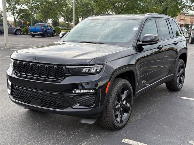 New 2025 Jeep Grand Cherokee Limited w/ Black Appearance Package image 10