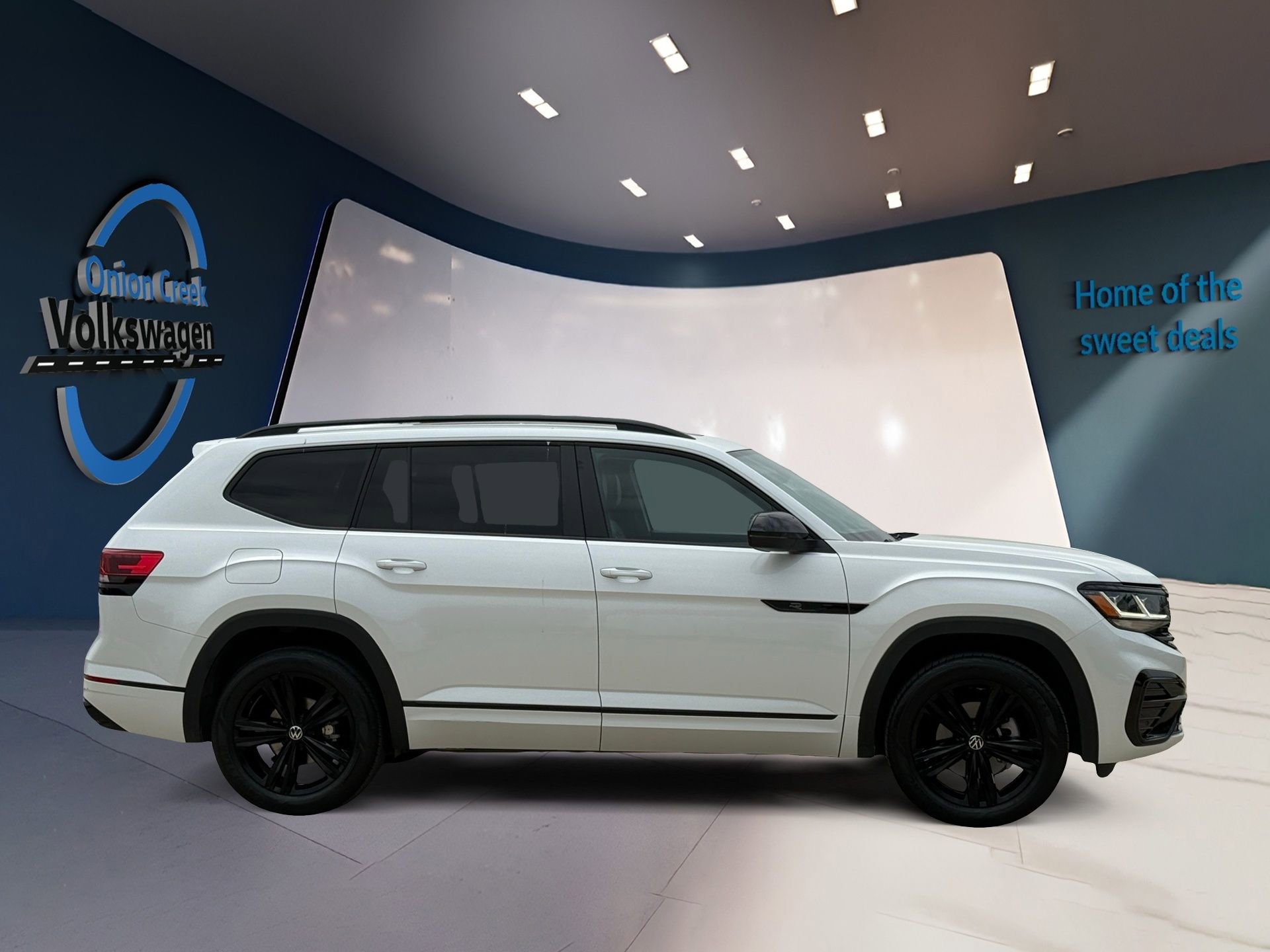 Used 2023 Volkswagen Atlas SEL R-Line AWD/4WD image 3