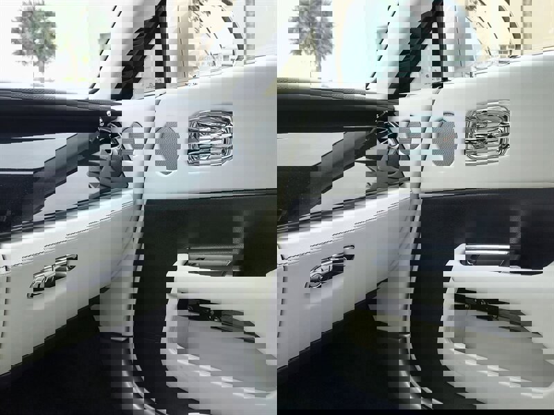 Used 2016 Rolls-Royce Wraith image 28