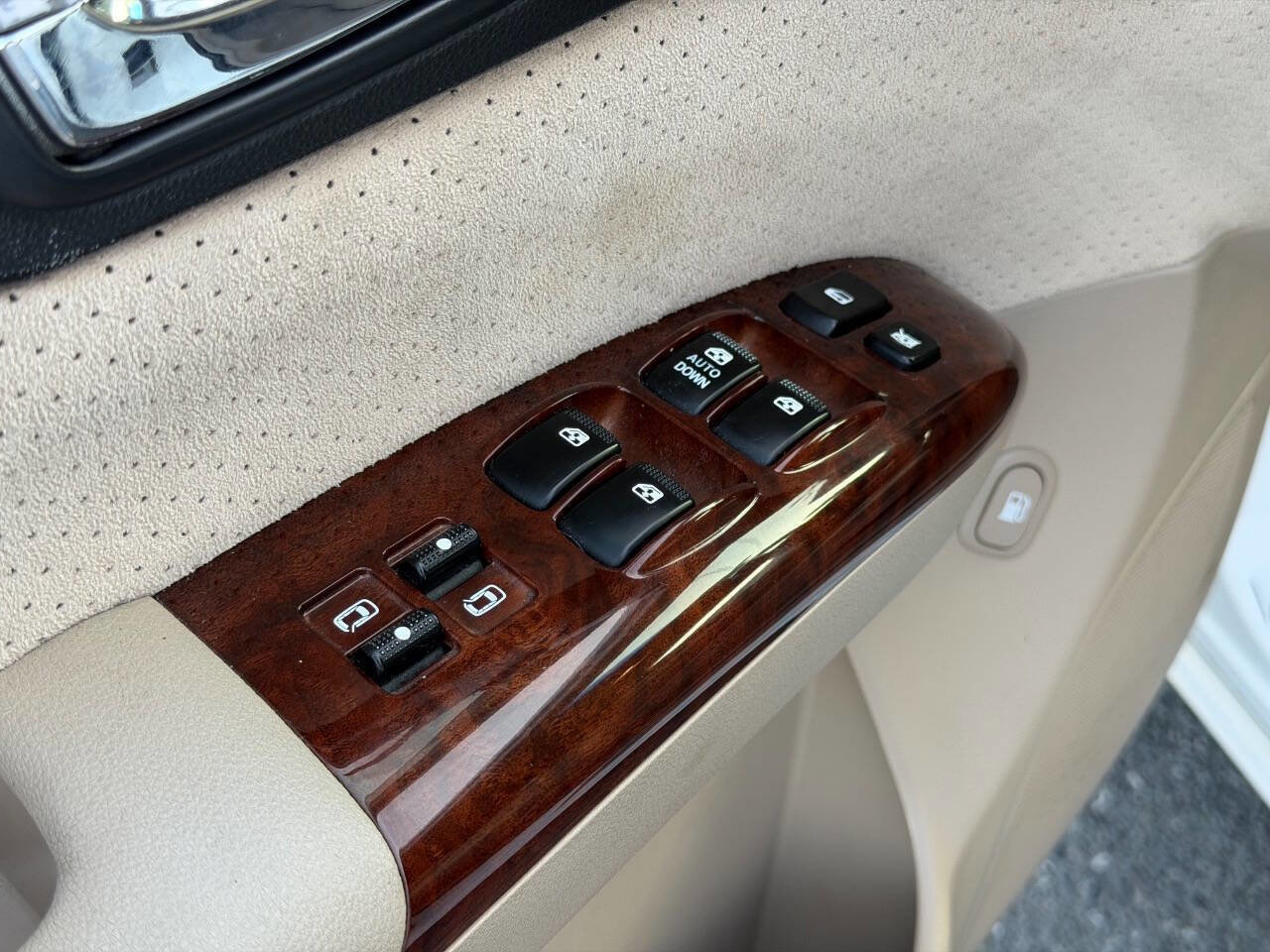 Used 2007 Hyundai Entourage GLS image 30