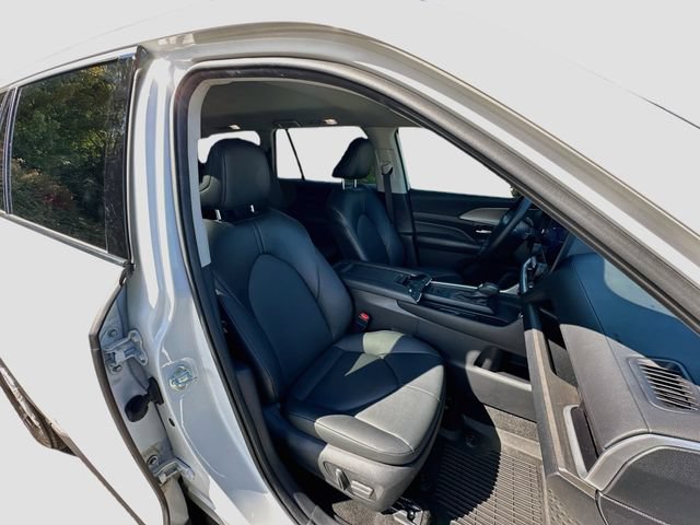 Used 2024 Toyota Grand Highlander AWD image 28