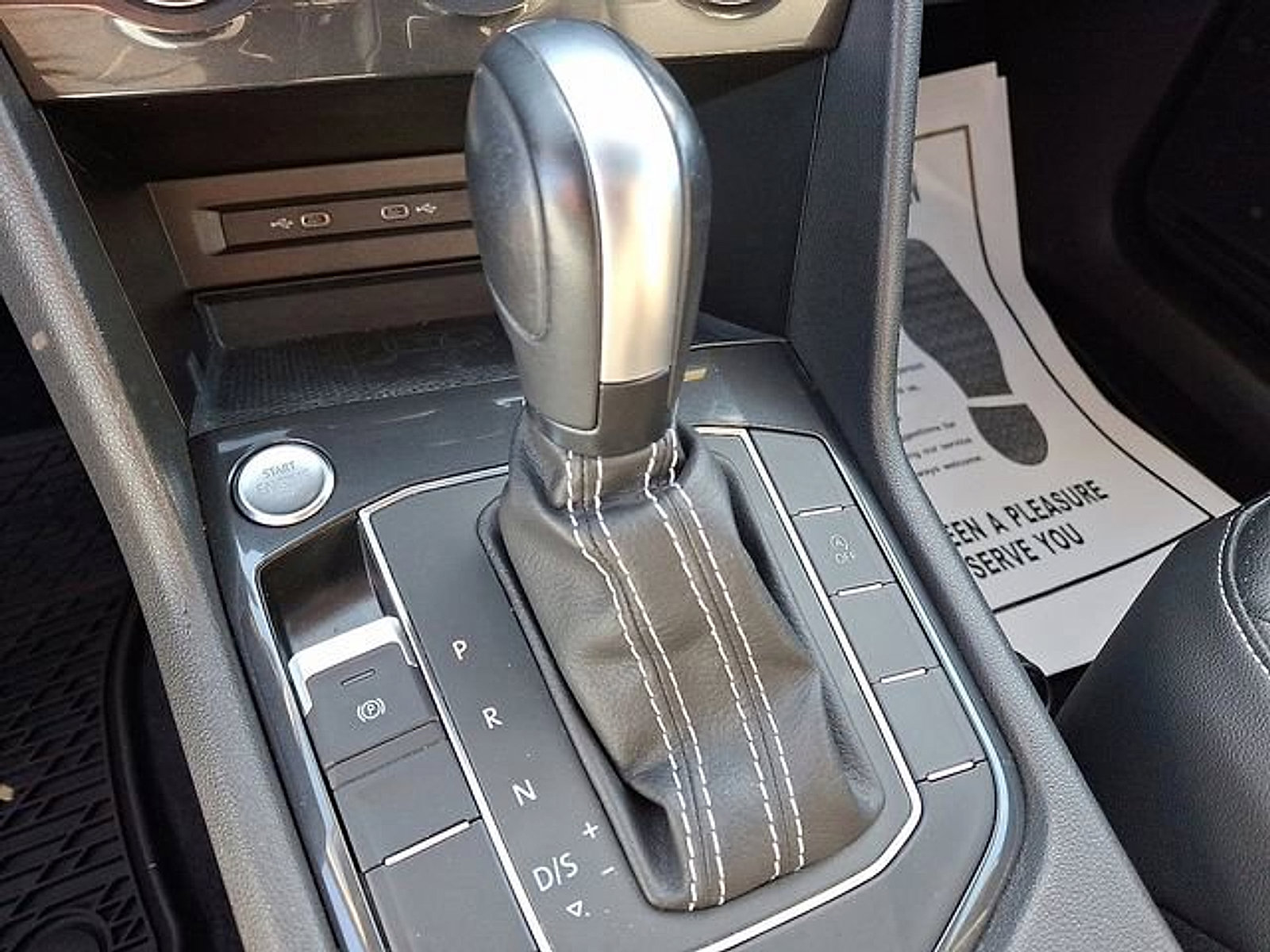 Used 2021 Volkswagen Tiguan SE w/ Panoramic Sunroof Package image 15