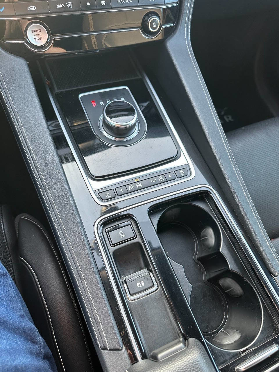 Used 2018 Jaguar F-PACE R-Sport image 22