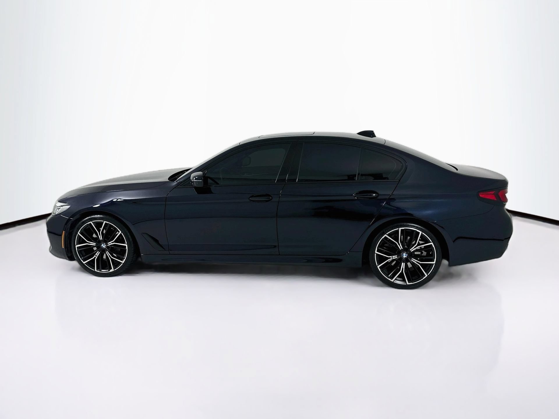 Used 2023 BMW 530i xDrive w/ M Sport Package AWD/4WD image 5