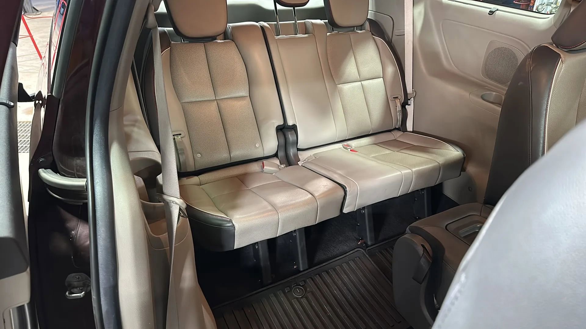 Used 2018 Kia Sedona EX image 18