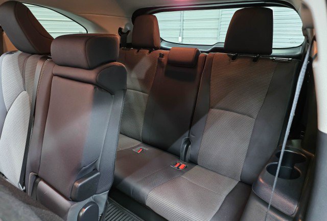 Used 2023 Toyota Highlander LE AWD/4WD image 19