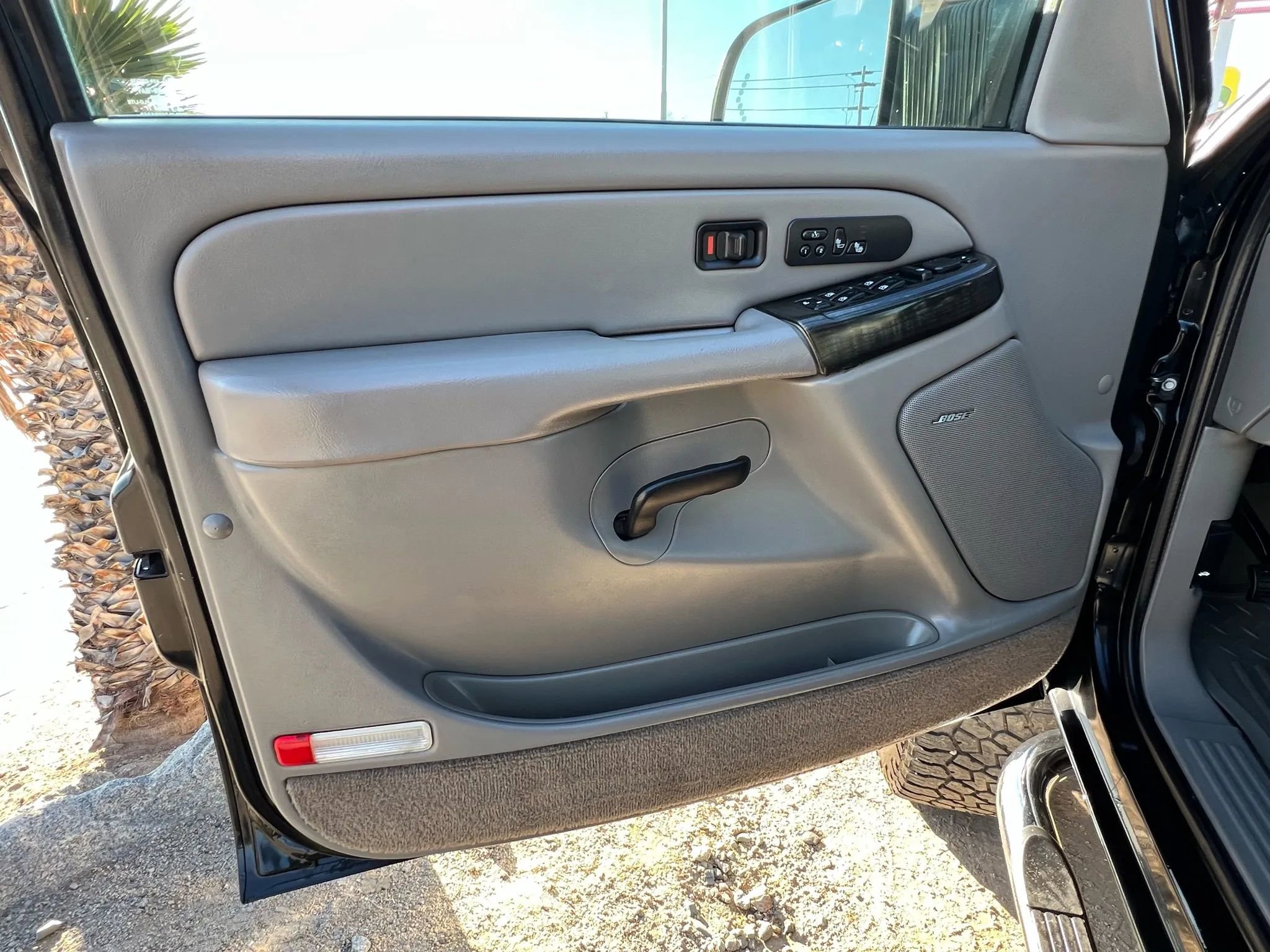Used 2004 GMC Sierra 2500 SLT w/ Heavy-Duty Power Package AWD/4WD image 13
