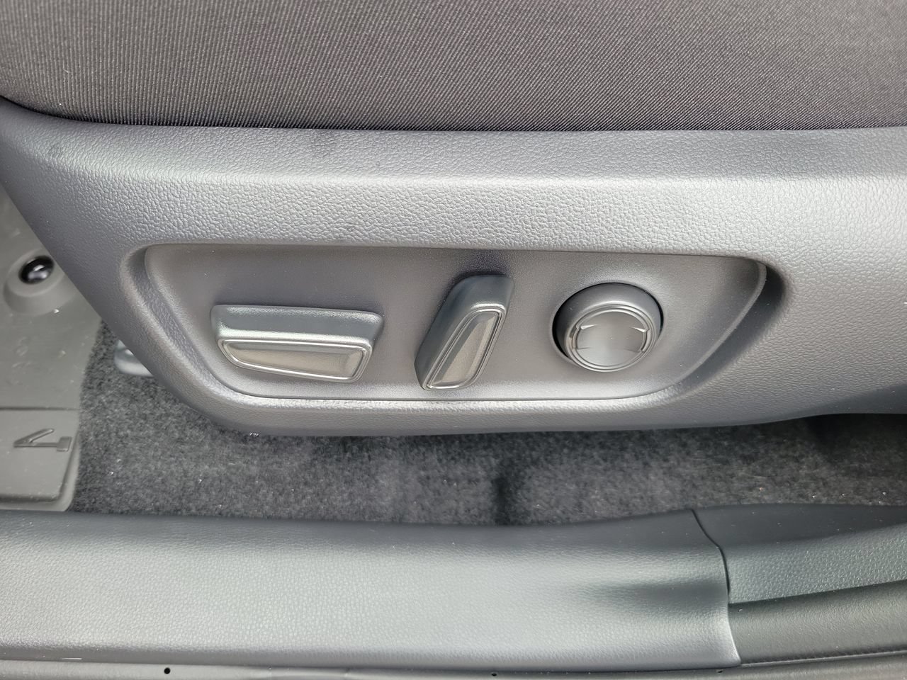 New 2026 Toyota RAV4 SE AWD/4WD image 18