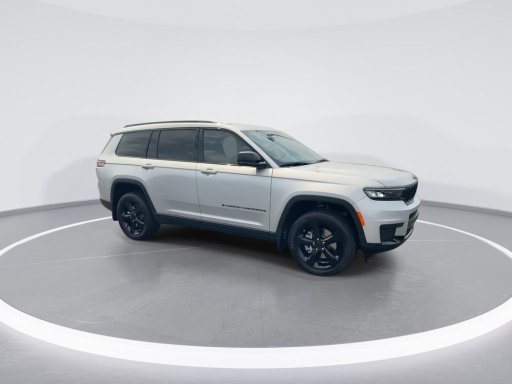 New 2025 Jeep Grand Cherokee L Laredo image 2