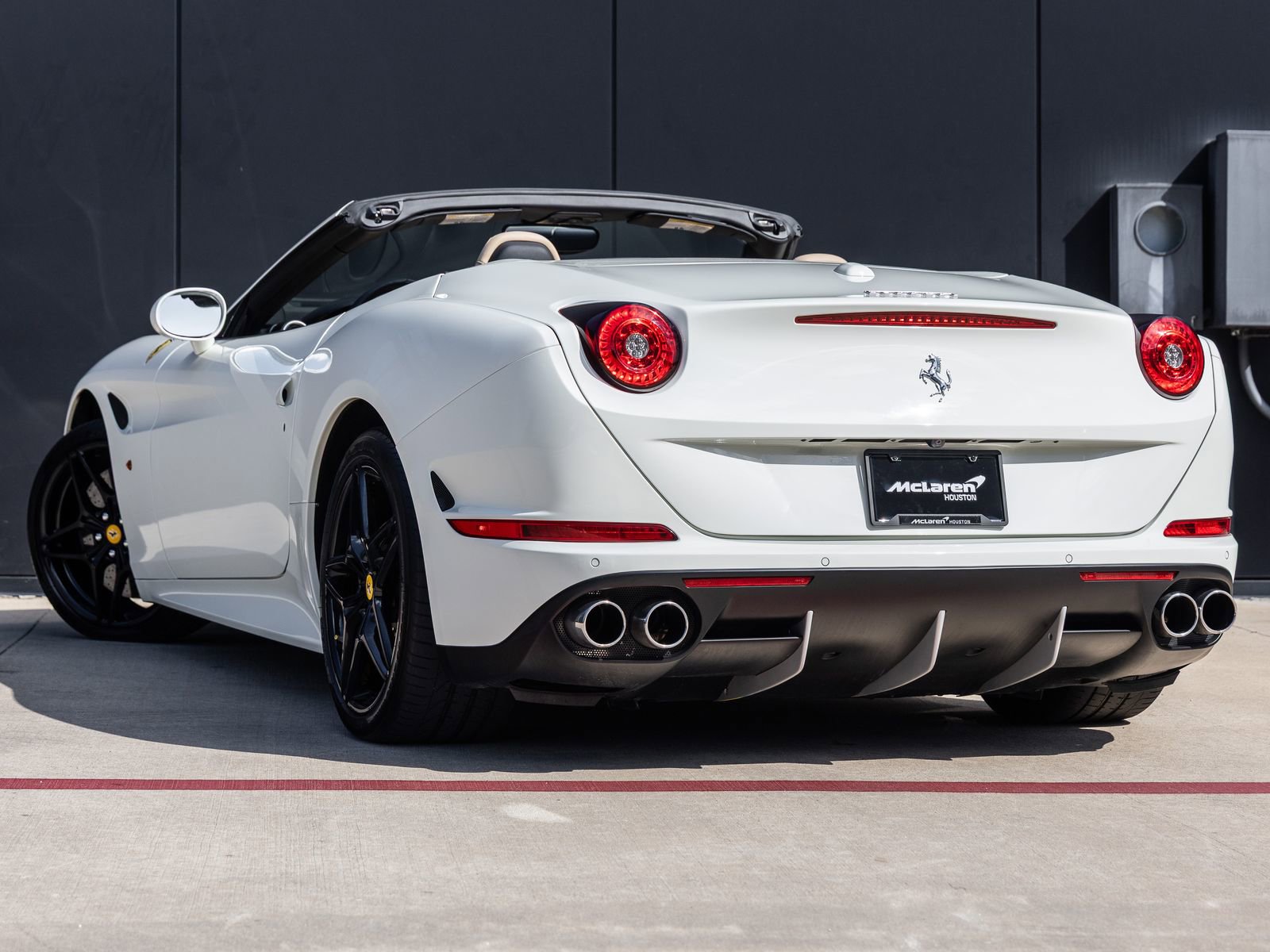 Used 2015 Ferrari California T RWD image 6