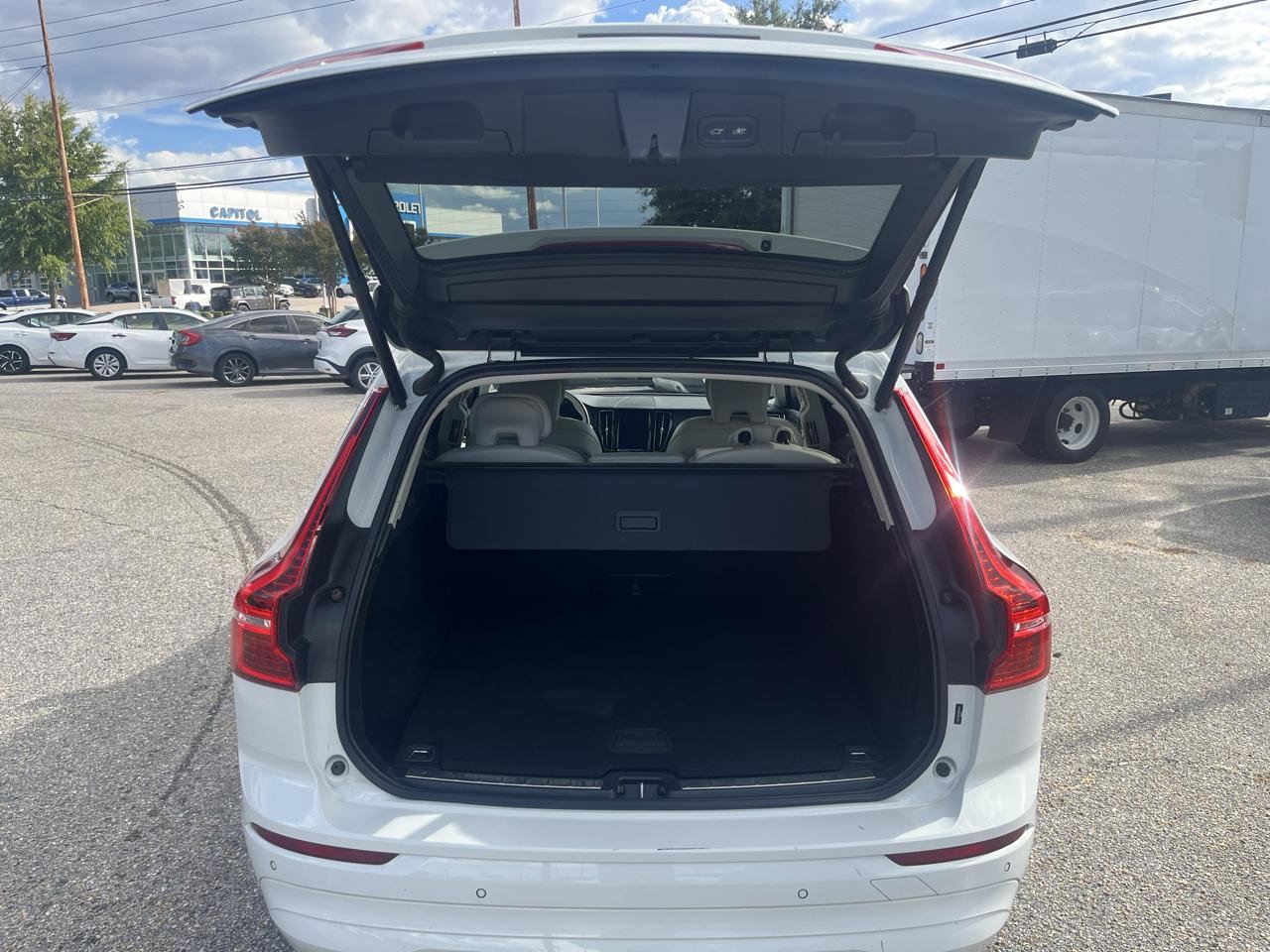 Used 2022 Volvo XC60 B5 Momentum AWD/4WD image 19