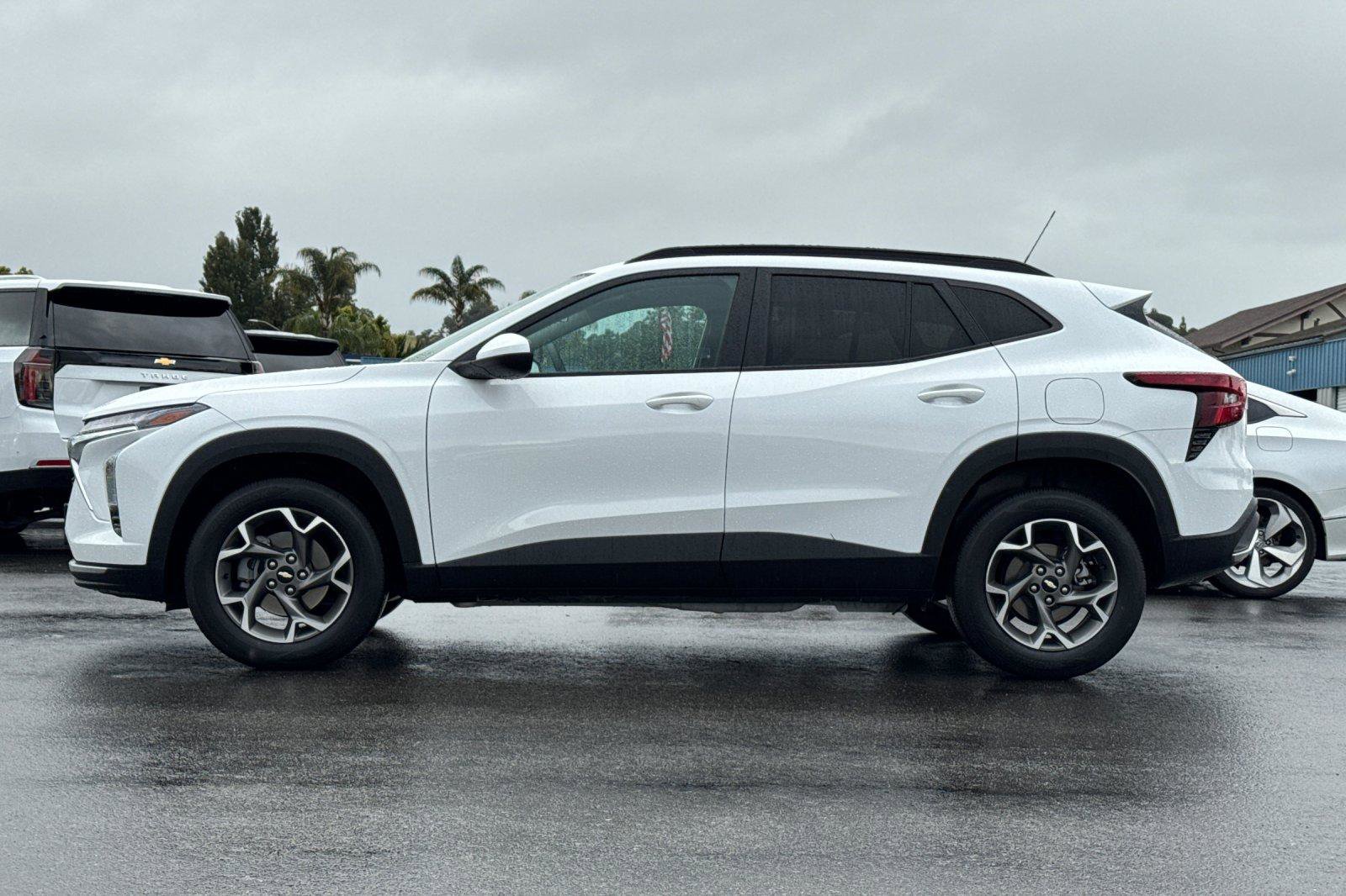 Used 2025 Chevrolet Trax LT image 9