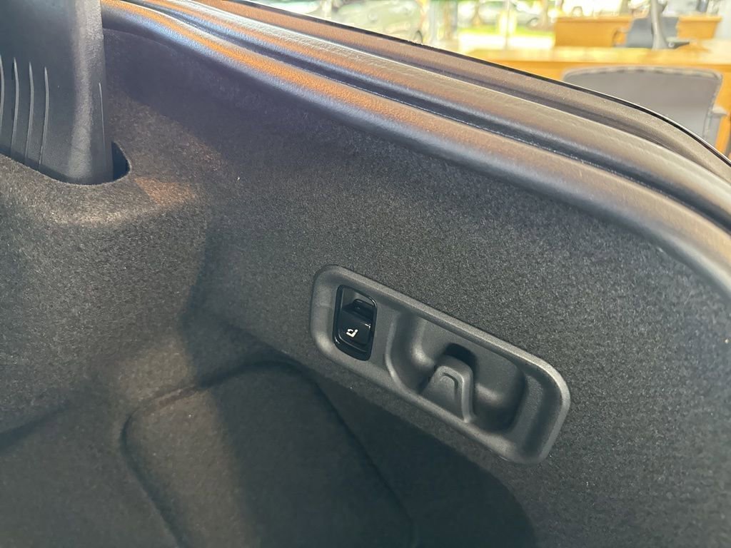 Used 2025 Mercedes-Benz E 350 4MATIC Sedan image 29