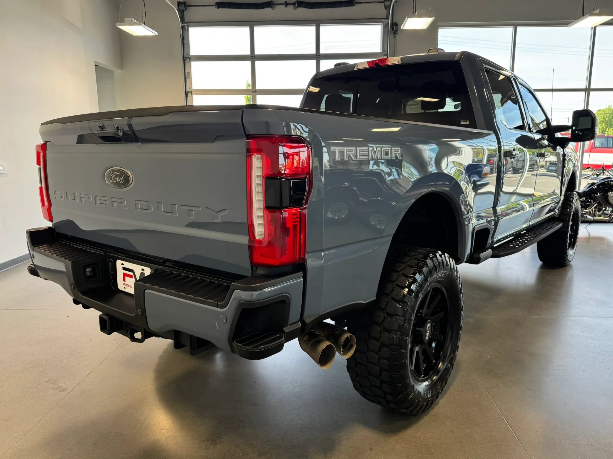Used 2023 Ford F350 Lariat w/ Lariat Ultimate Package AWD/4WD image 9