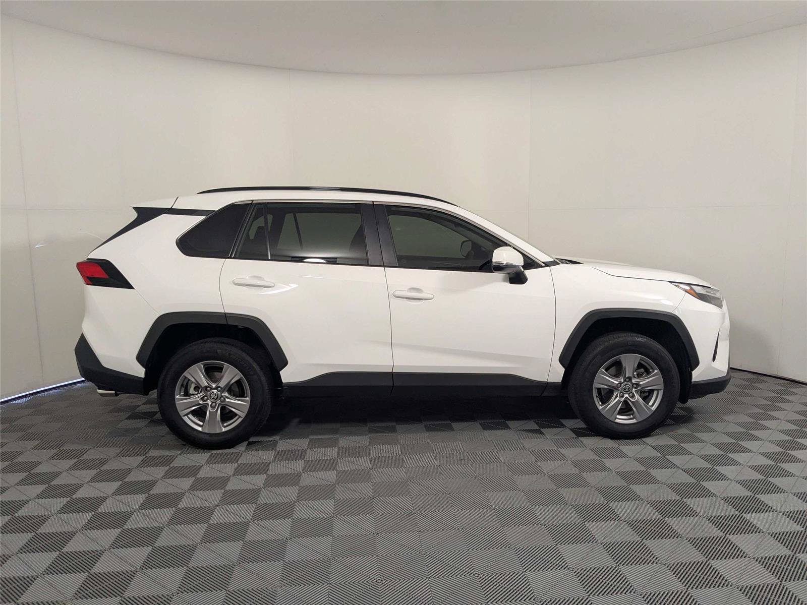Used 2023 Toyota RAV4 XLE w/ Convenience Package FWD image 5