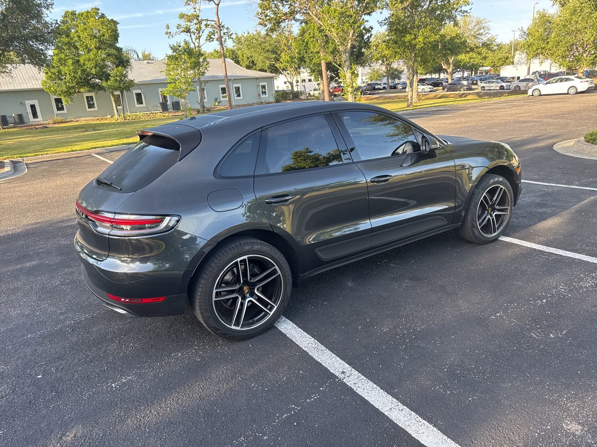 Used 2021 Porsche Macan image 3