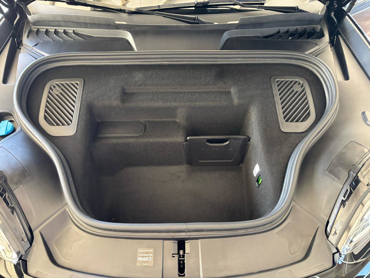Used 2025 Porsche Macan Electric RWD image 26