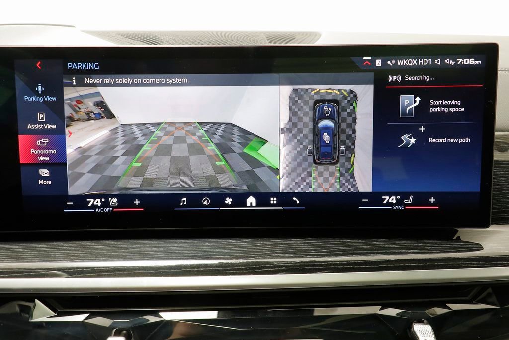 Certified 2025 BMW X7 M60i AWD/4WD image 12