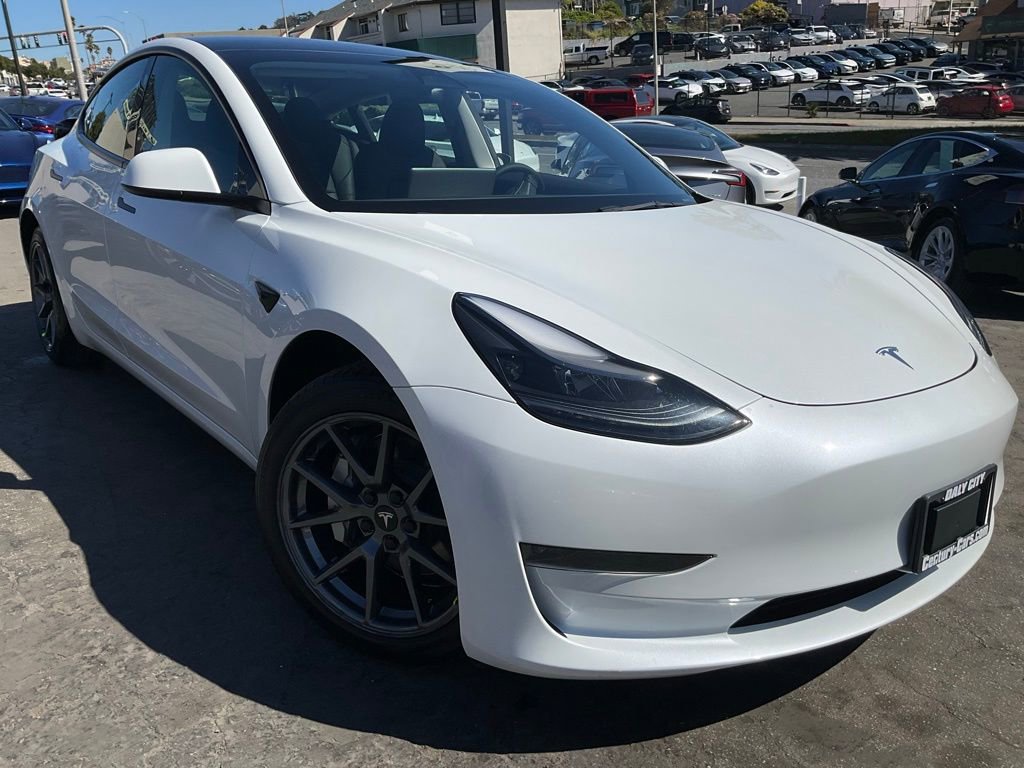 Used 2023 Tesla Model 3 Standard Range image 1