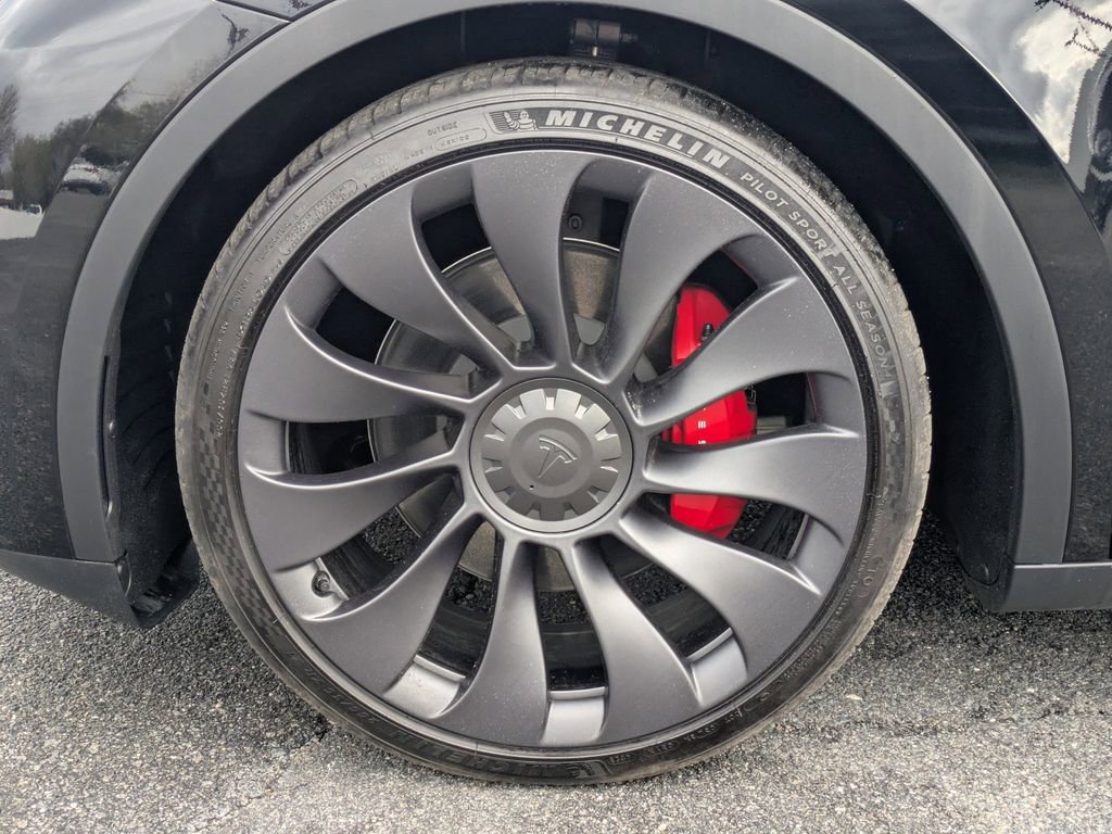Used 2024 Tesla Model Y Performance image 11