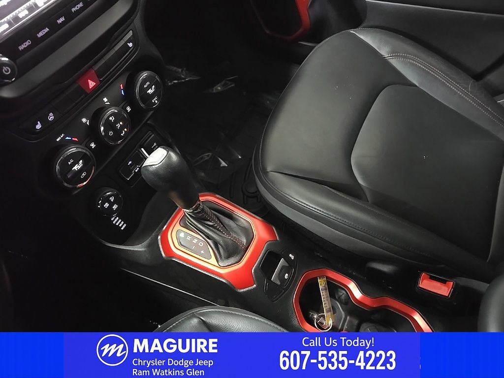 Used 2015 Jeep Renegade Trailhawk w/ Premium Leather Group AWD/4WD image 29