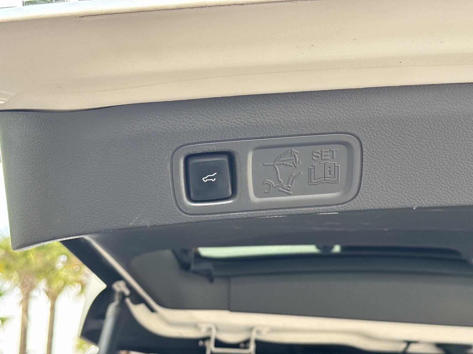 Used 2018 Ford Expedition Limited w/ Equipment Group 301A image 12