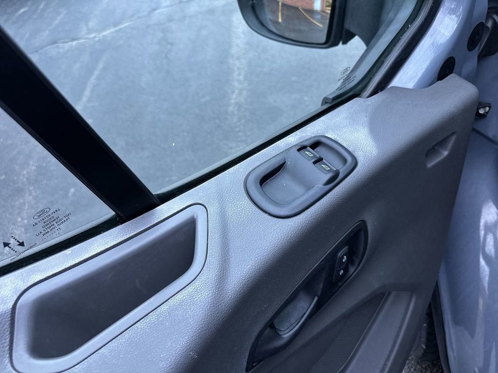 Used 2022 Ford E-Transit 148 High Roof Extended image 15