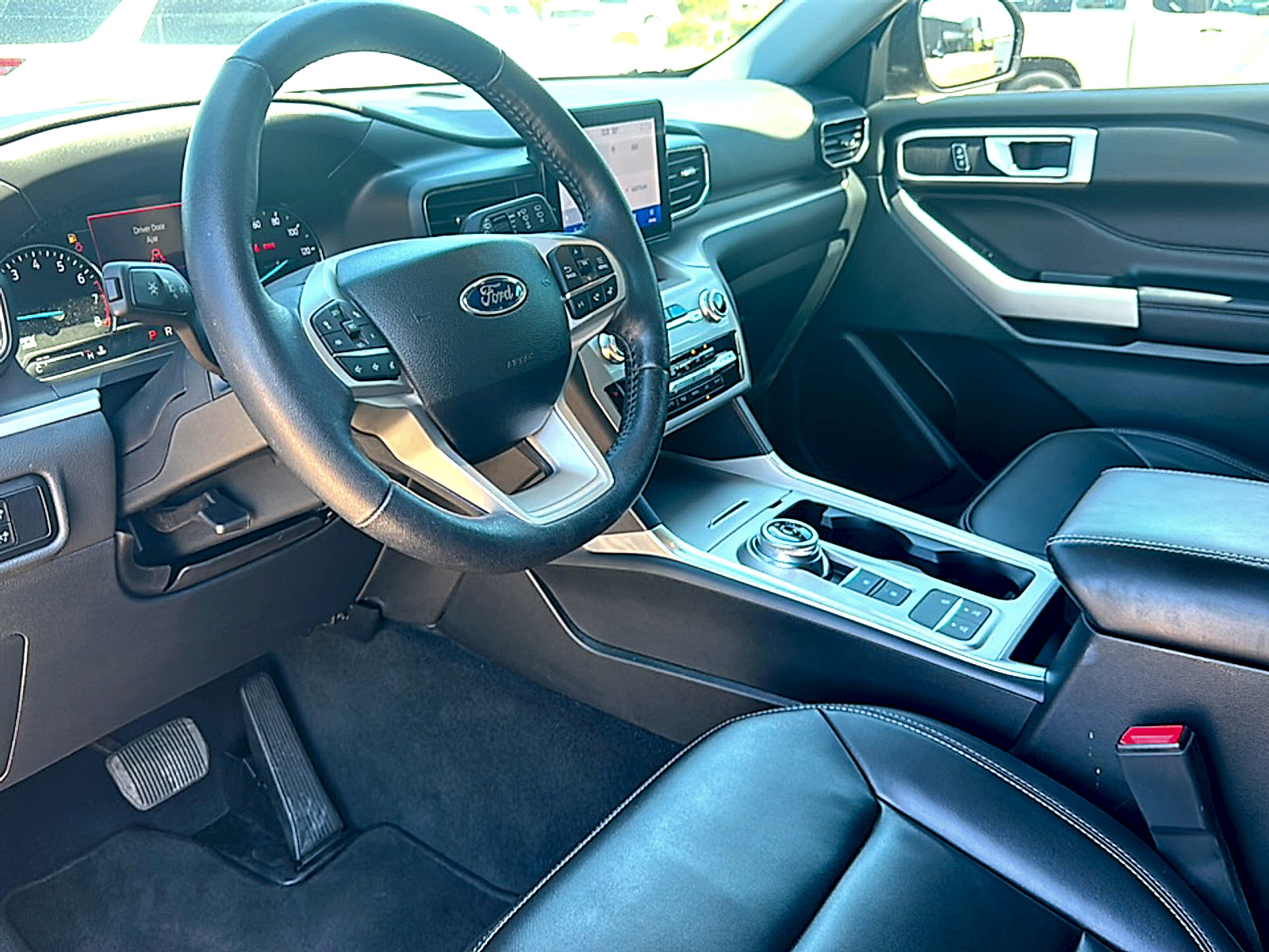 Used 2023 Ford Explorer XLT w/ Equipment Group 202A image 12