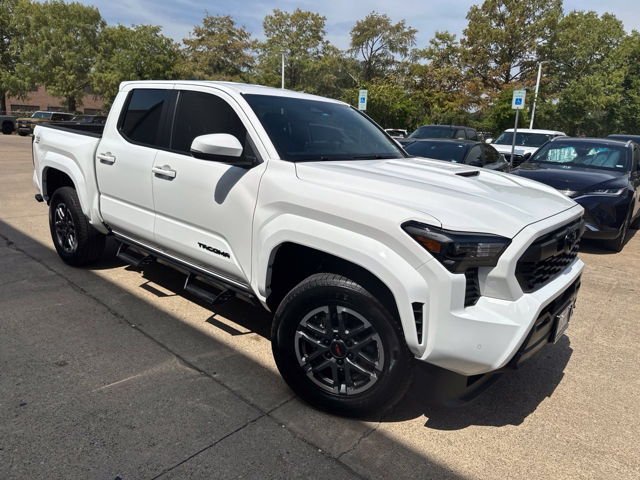 Used 2025 Toyota Tacoma TRD Sport w/ TRD Sport Upgrade Package RWD image 2