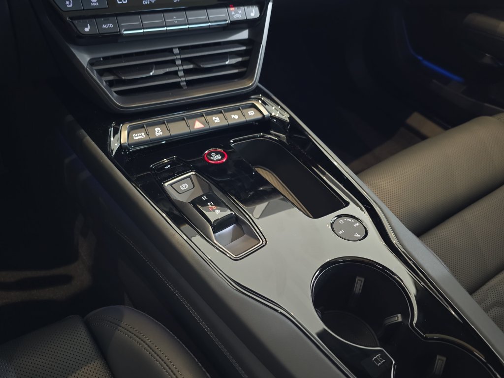 New 2026 Audi RS e-tron GT performance AWD/4WD image 25