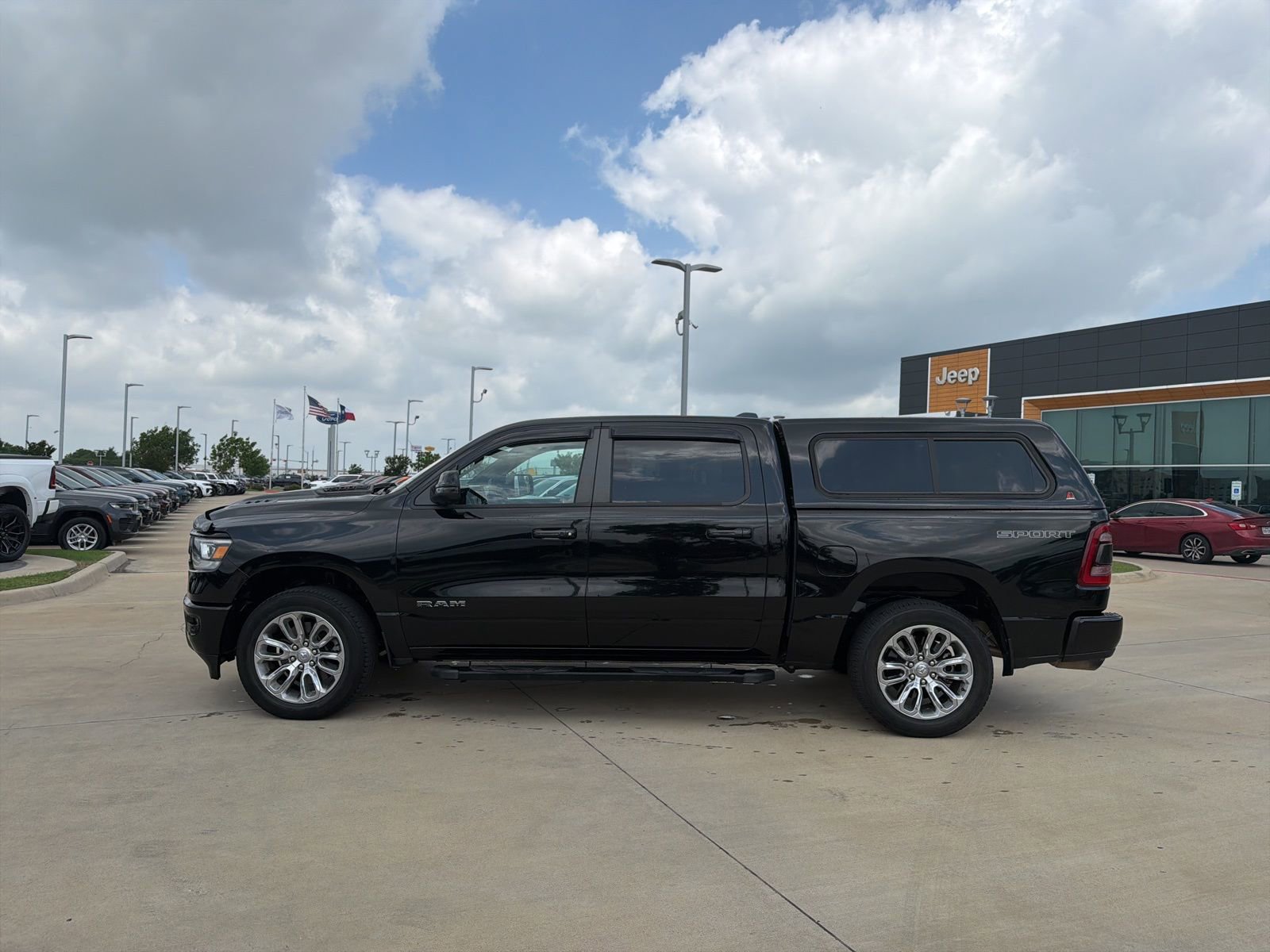 Used 2023 RAM 1500 Laramie AWD/4WD image 2