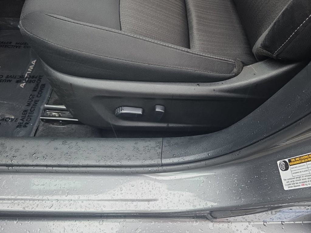 Used 2025 Nissan Altima 2.5 SV FWD image 11