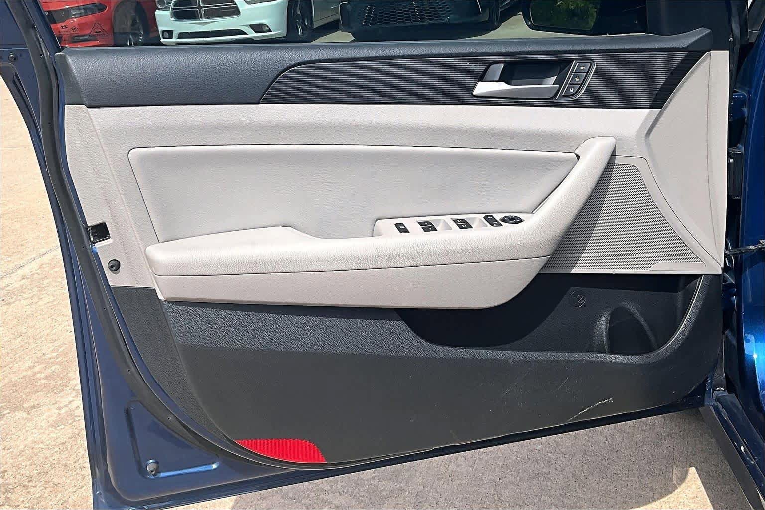 Used 2018 Hyundai Sonata Limited w/ Cargo Package FWD image 20