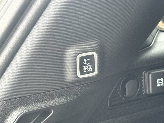 Used 2025 Jeep Grand Cherokee Limited AWD/4WD image 22