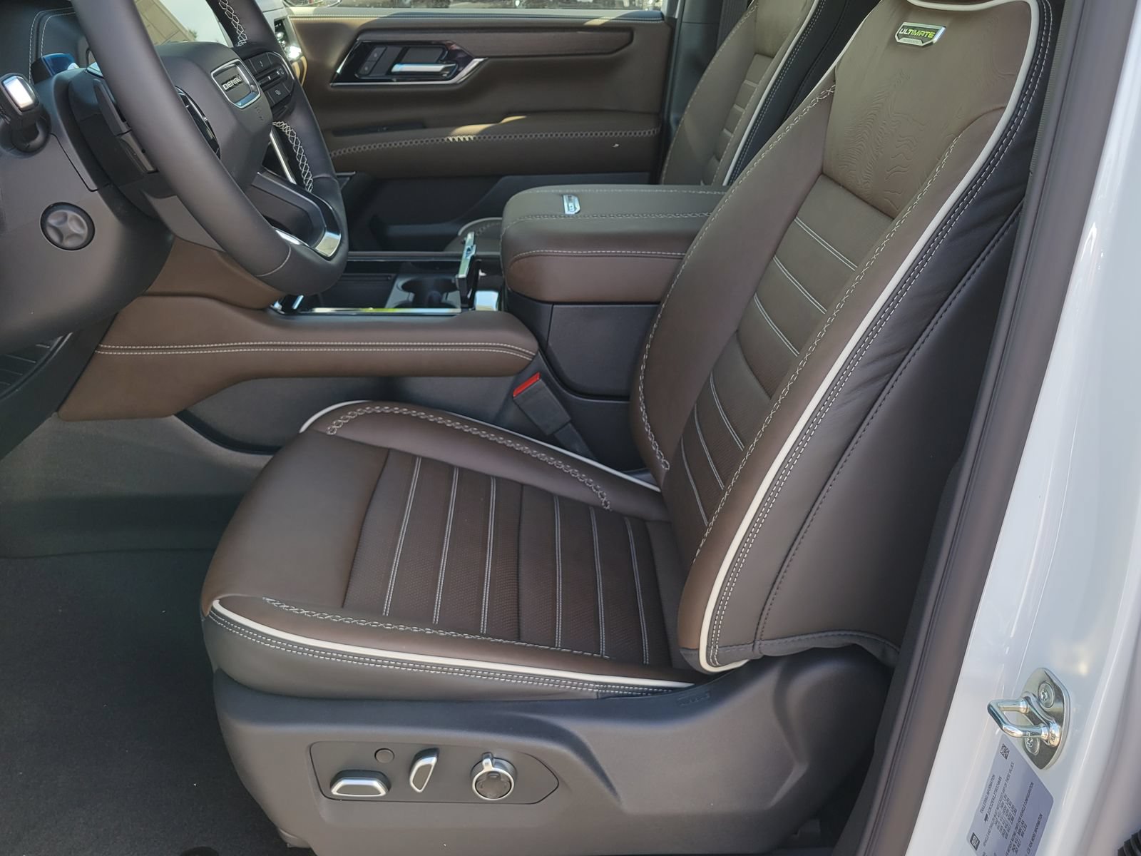 New 2026 GMC Yukon Denali Ultimate AWD/4WD image 6