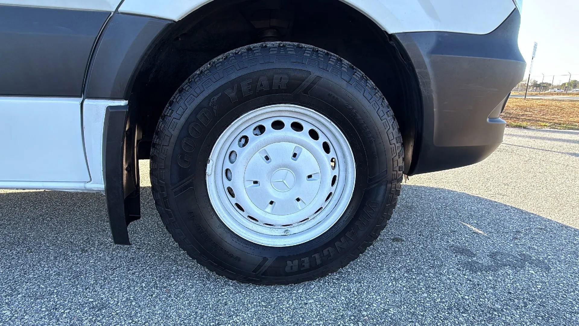 Used 2015 Mercedes-Benz Sprinter 2500 image 21