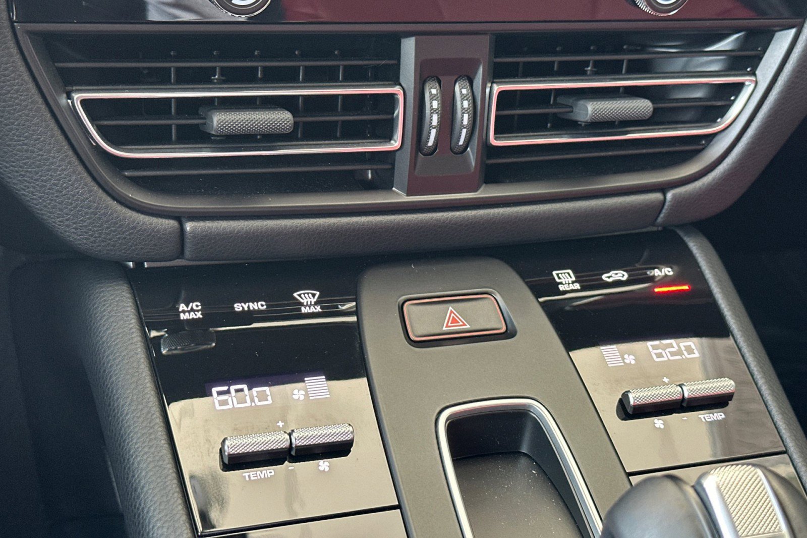 Certified 2025 Porsche Macan image 21