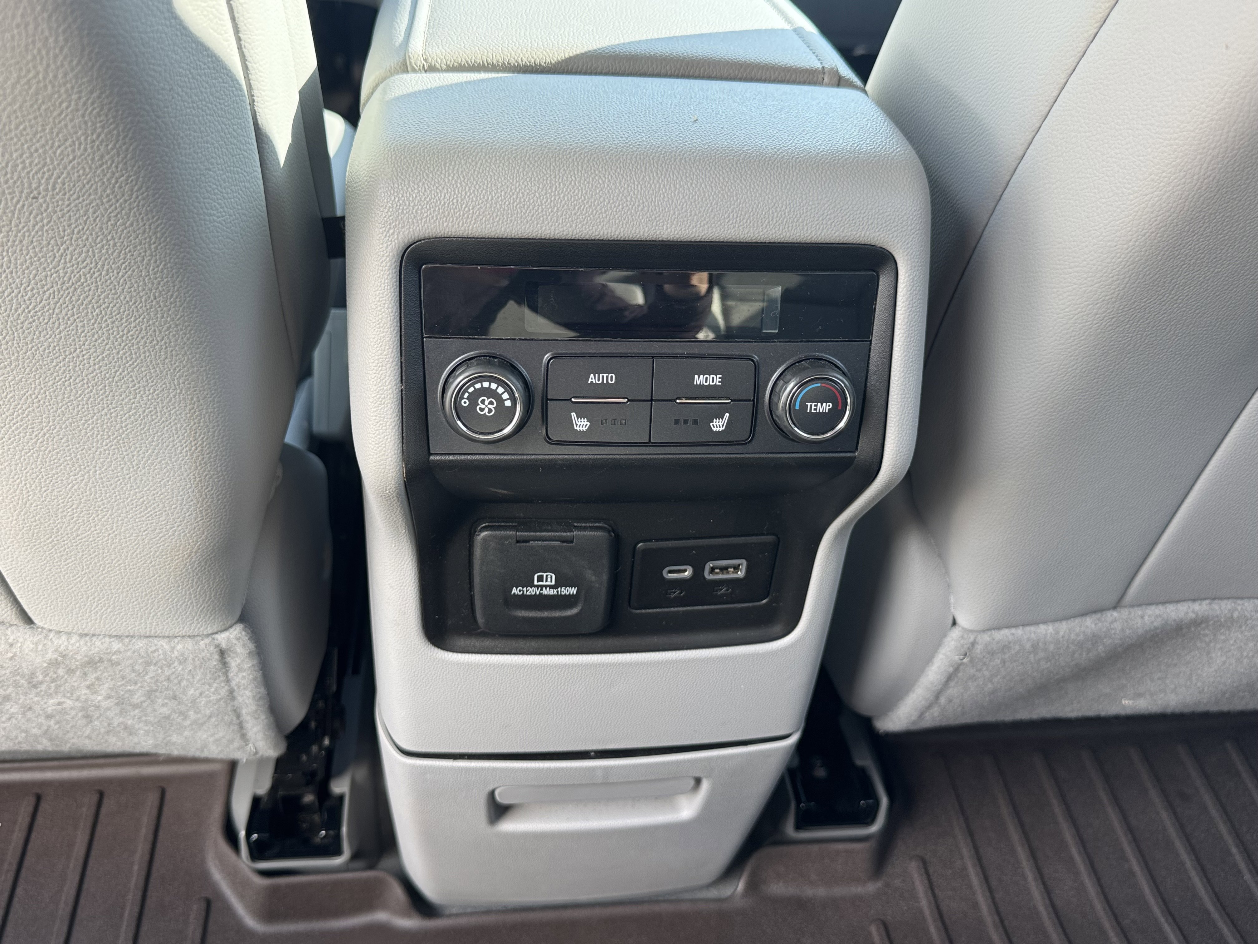 Used 2023 GMC Acadia SLT w/ Preferred Package FWD image 11