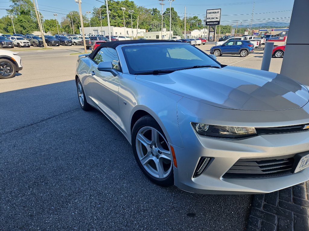 Used 2017 Chevrolet Camaro LT RWD image 3