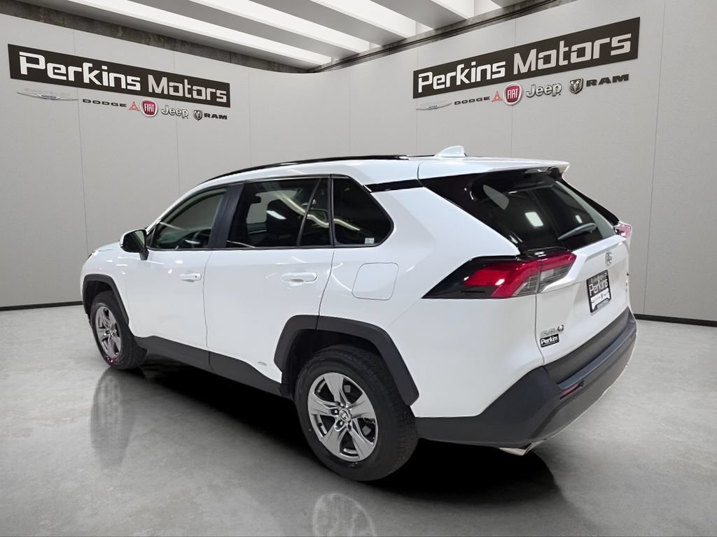 Used 2025 Toyota RAV4 LE AWD/4WD image 3
