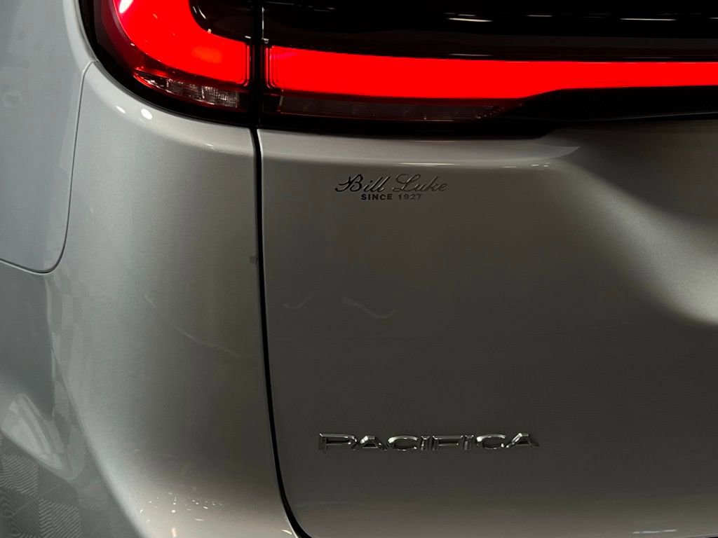 Certified 2024 Chrysler Pacifica Limited FWD image 12