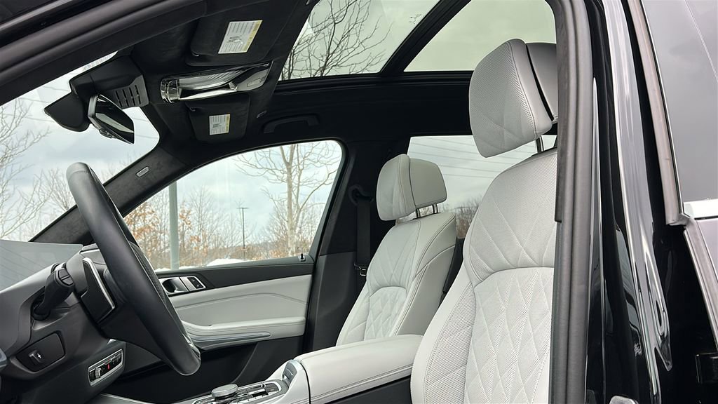 Used 2025 BMW X7 xDrive40i w/ Premium Package image 12