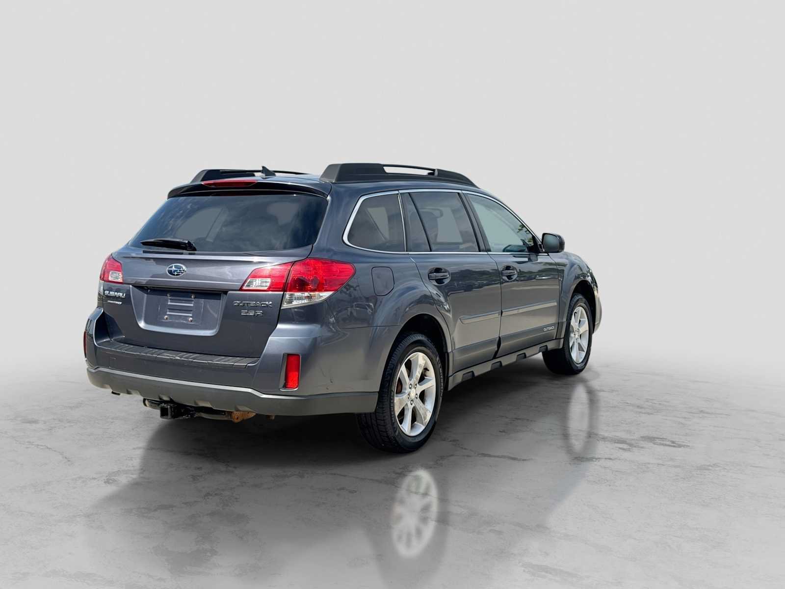 Used 2014 Subaru Outback 3.6R Limited w/ Moonroof Package AWD/4WD image 6