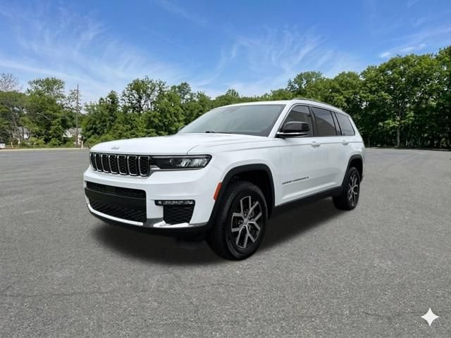 Used 2023 Jeep Grand Cherokee L Limited AWD/4WD image 4