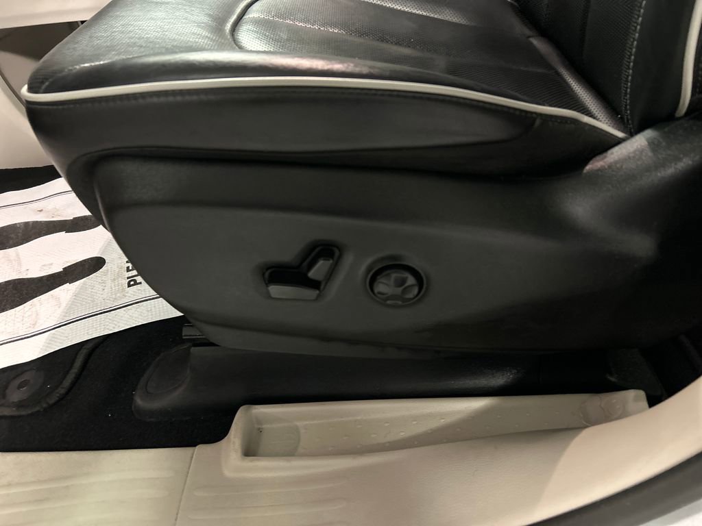 Used 2024 Chrysler Pacifica Limited image 13