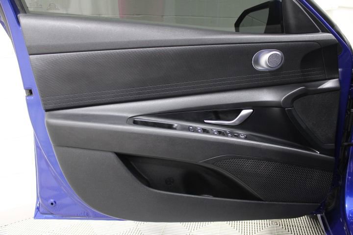Used 2023 Hyundai Elantra SEL image 15