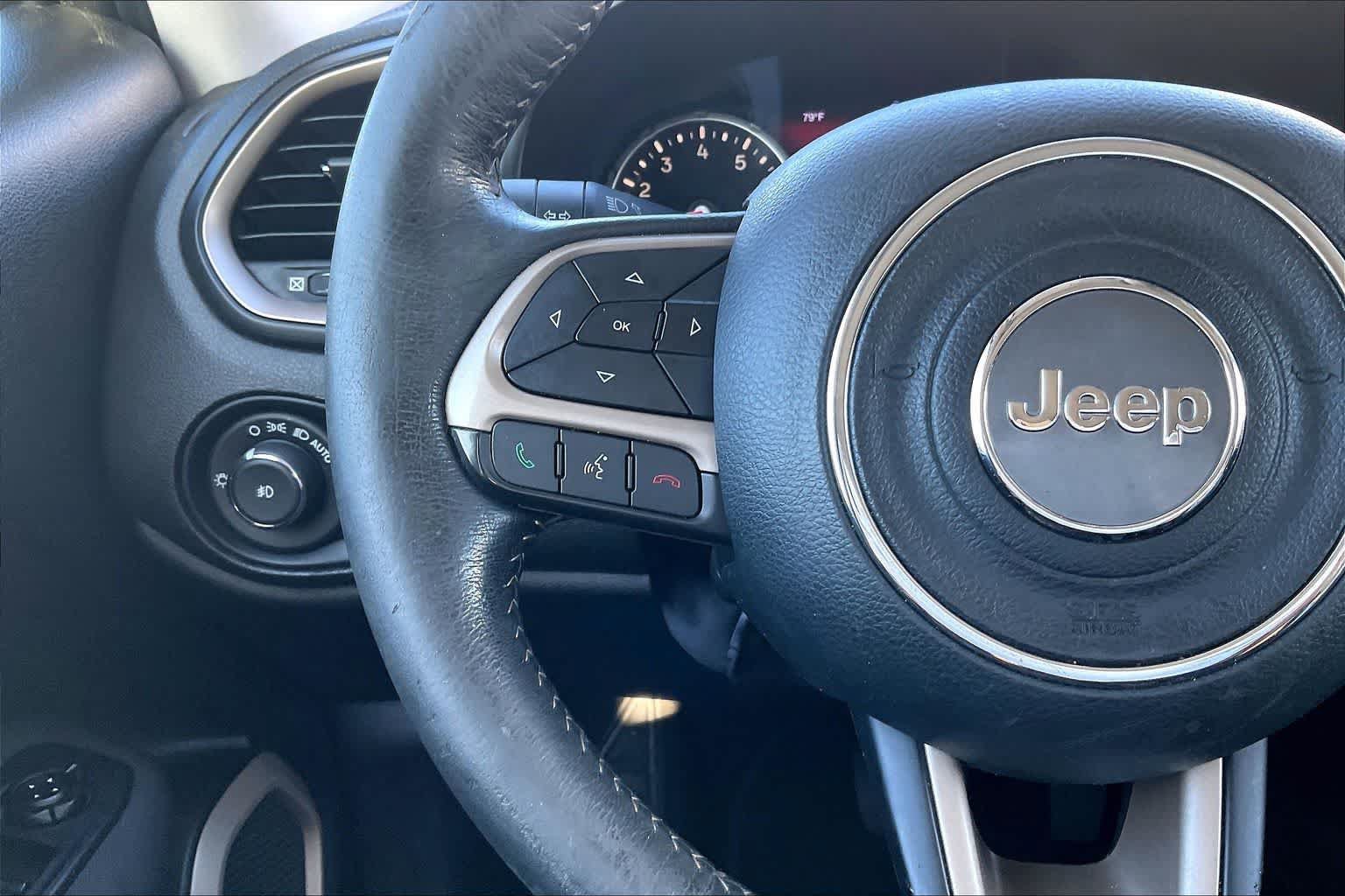 Used 2016 Jeep Renegade Limited FWD image 24